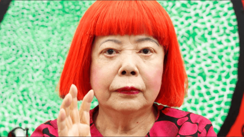 Yayoi “siguió pintando hasta sus últimos días, sin abandonar el pincel, manteniendo la convicción de que el amor podía salvar el mundo”.