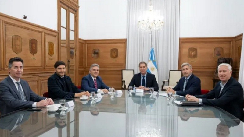 La reunión de Diego Santilli con los tres gobernadores de la Región Centro.