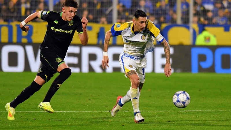 Di María en acción contra Aldosivi: el Canalla busca ganarle al Lobo para llegar entonado al clásico.