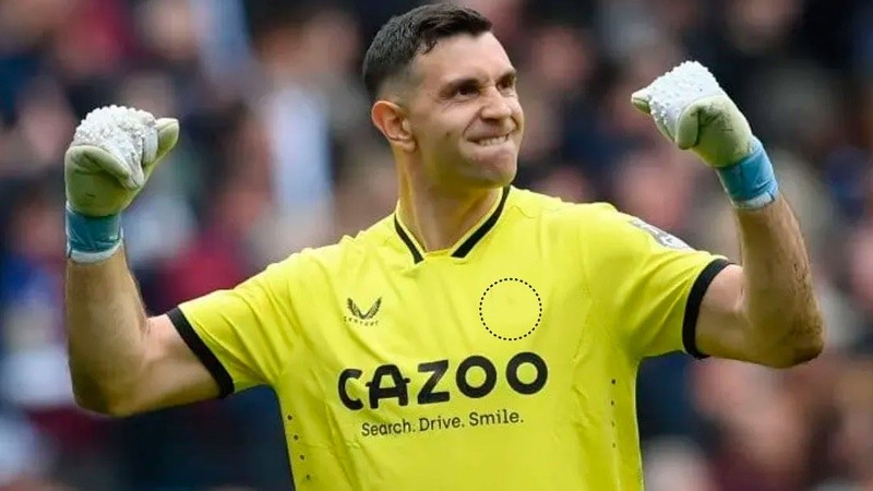 Dibu Martínez dejó de ser jugador de Aston Villa y se suma al Chelsea.