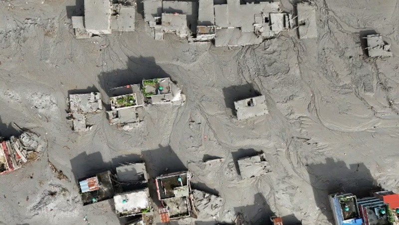 La vista desde el drone muestra el desastre que dejaron las inundaciones en Nepal.&nbsp;