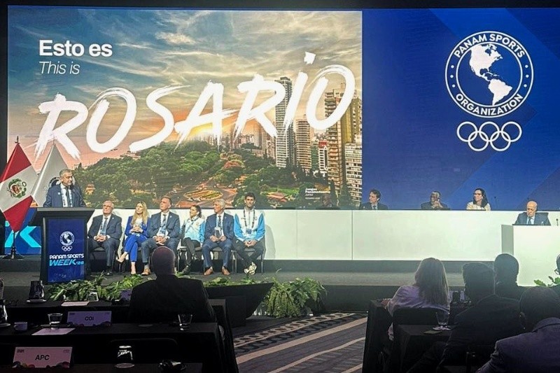 La comitiva de la ciudad y la provincia en la Asamble.&nbsp;