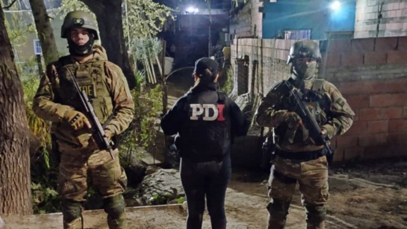 El asentamiento costero de la vecina localidad fue escenario de un operativo.