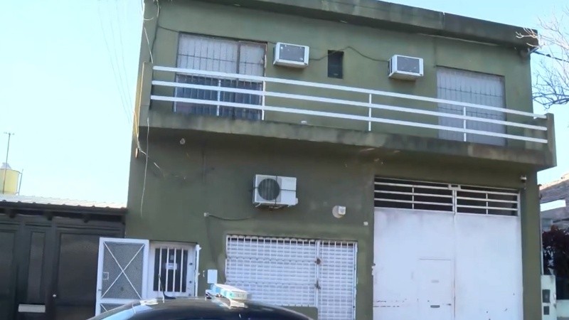 Tres delincuentes armados se hicieron pasar por repartidores para robar en un depósito de zona sur.