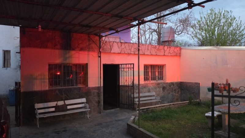 El exterior de la casa no presentaba signos de incendio.