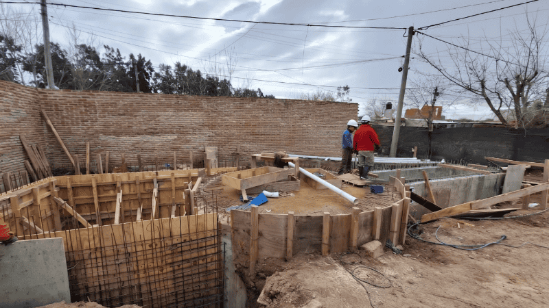 Ya se instalaron siete cámaras de desagüe e inspección ubicadas a lo largo de la cañería.