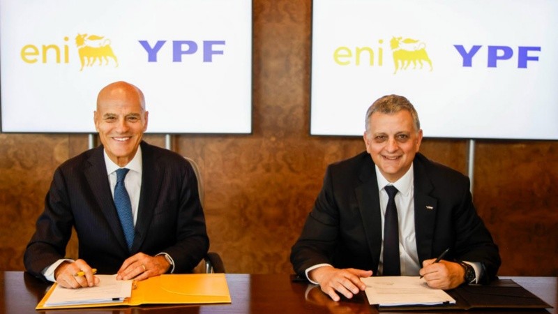 YPF y la italiana ENI firmaron un acuerdo para la exploración conjunta de yacimientos de petróleo y gas en la costa de Uruguay.