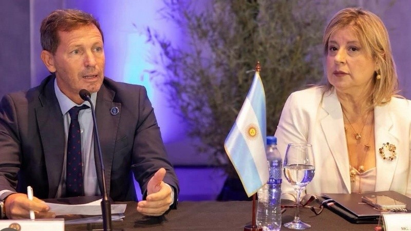 El rosarino Pugnaloni con su superior, la ministra Monteoliva&nbsp;