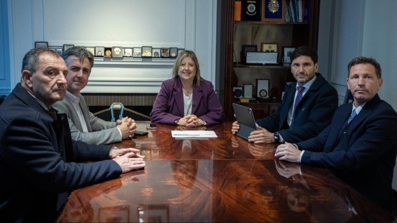 &nbsp;Pugnaloni en una reunión junto a la ministra Monteoliva, Pullaro y Cococcioni