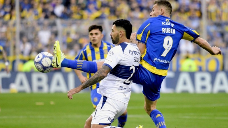 Marco Ruben fue titular en la derrota de Central contra Gimnasia de La Plata.