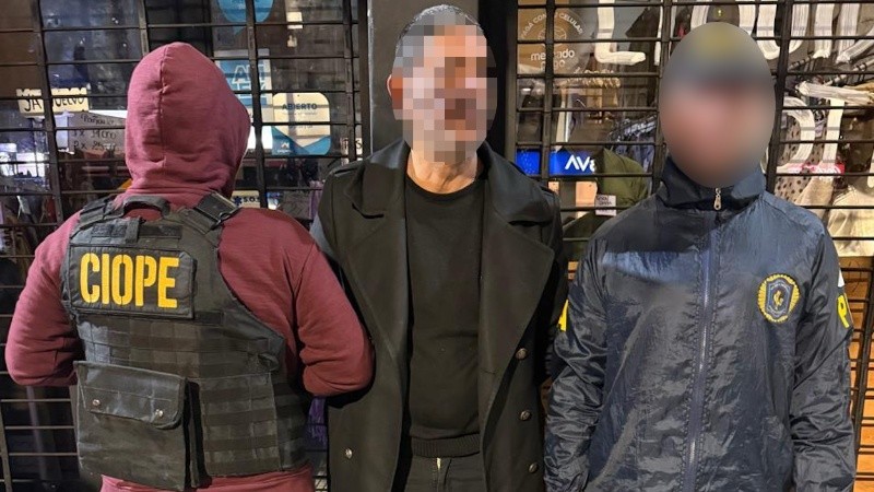 El hombre fue seguido este lunes al salir de su domicilio de Palermo.