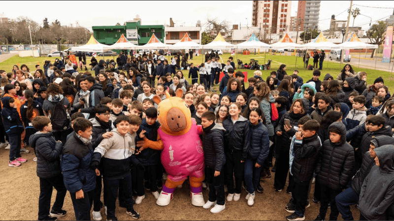 Los alumnos que pernocten en la ciudad de Rosario realizarán un recorrido por el Fan Fest, asistirán as una competencia oficial y contarán con un recorrido cultural y turístico con visitas al Museo del Deporte, al Monumento Nacional a la Bandera y a La Florida.