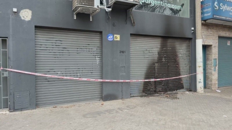Así quedó el frente del local de Necochea al 3100.