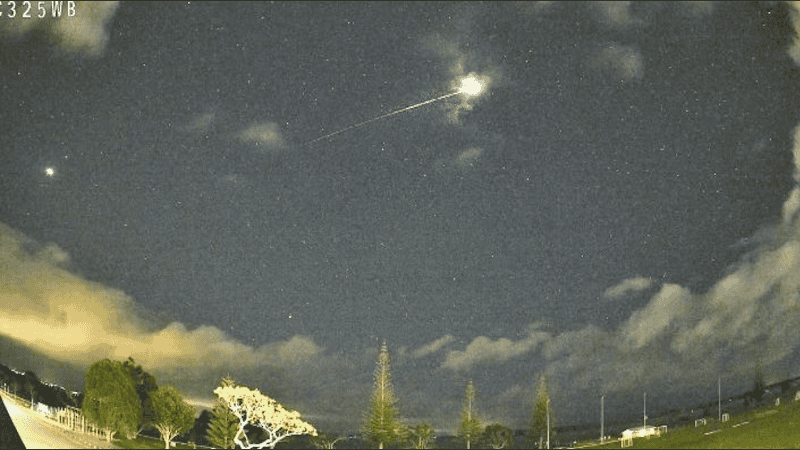 La coloración verde es característica de los meteoros que contienen níquel en su composición.