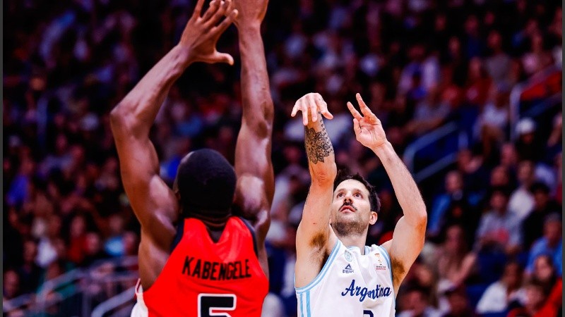 Nicolás Laprovittola fue el mejor de Argentina ante Canadá.