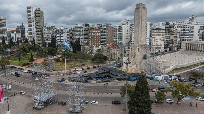 El armado de las estructuras para el espectáculo avanza a paso firme.