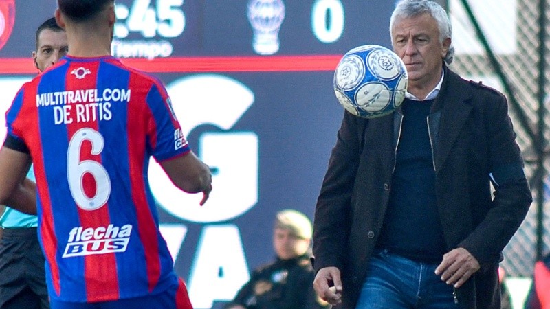 Pipo Gorosito dejó de ser el técnico de San Lorenzo.