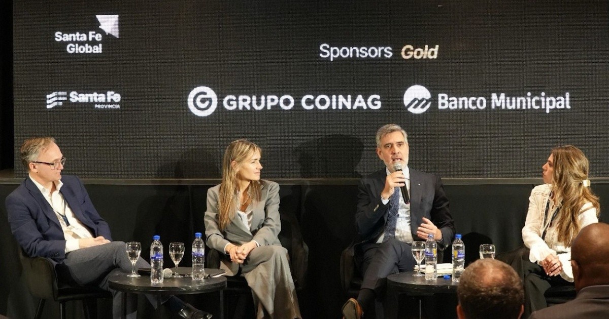 Autoridades nacionales, provinciales y empresarios del sector aceitero en el Santa Fe Business Forum