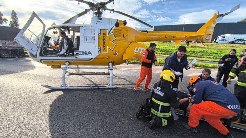 El chofer de uno de los camiones fue trasladado en helicóptero al Heca.
