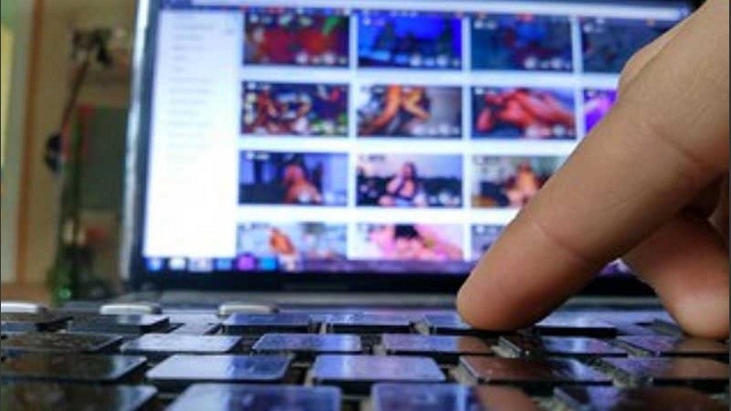 La Justicia provincial condenó a dos hombres en la ciudad de Rosario por descargar y compartir archivos digitales de explotación infantil en sus computadoras personales durante varios años.