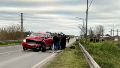 La camioneta que llevó por delante a dos motos.