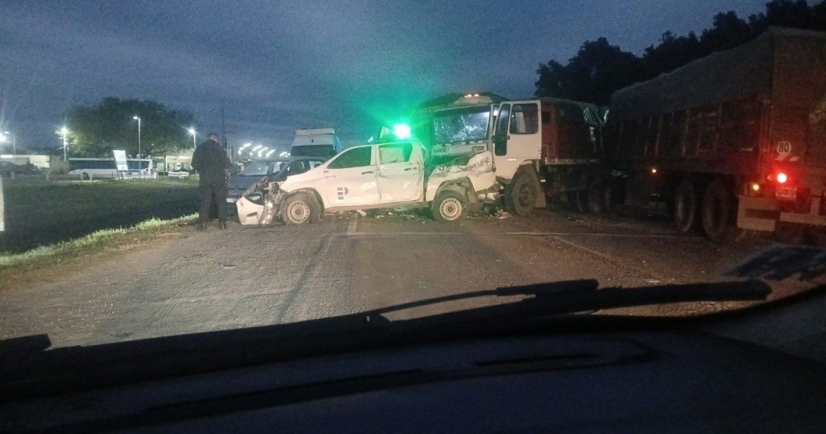 Choque múltiple en la ruta 18: dos camiones y dos autos colisionaron a la altura de La Carolina