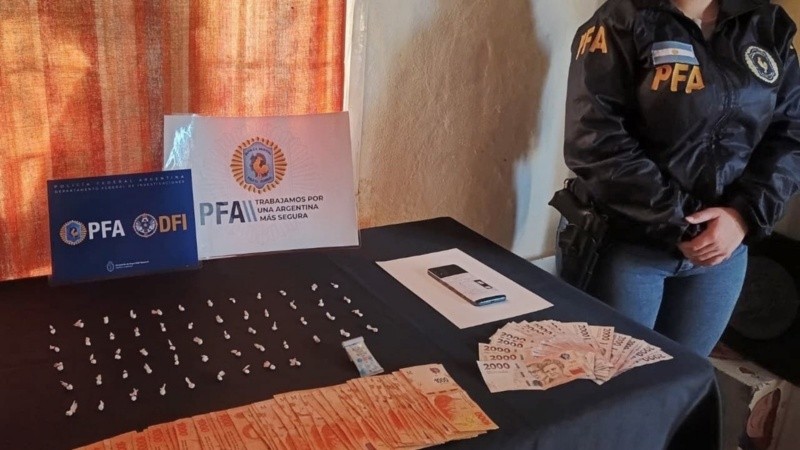 Kiosco de drogas. Los papeles de cocaína incautados en Santa Lucía Viejo.