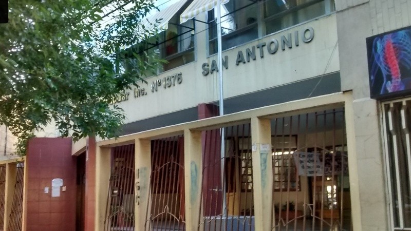 La escuela de Ayolas y Mapú donde asisten los adolescentes.