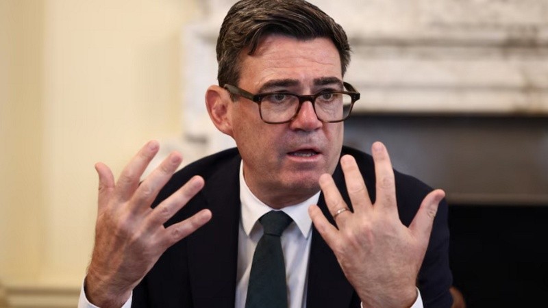 El premier británico Andy Burnham.