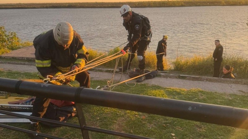 Tras la advertencia policial, Zapadores montó un rápido operativo de rescate.