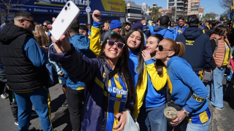 Los hinchas canallas en la previa de otro clásico rosarino. (Foto: Alan Monzón / Rosario3)&nbsp;