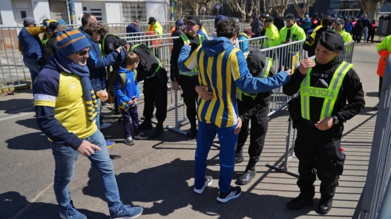 Los hinchas canallas en la previa de otro clásico rosarino. (Foto: Alan Monzón / Rosario3)