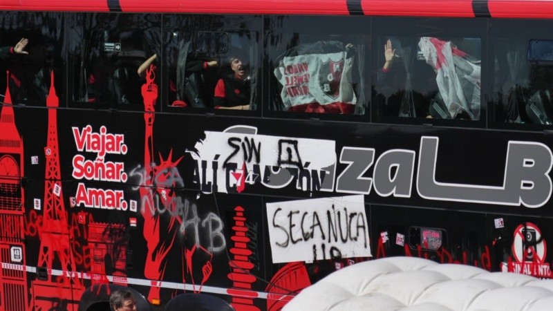 Los jugadores de Newell's llegaron cantando al estadio de Central. (Foto: Alan Monzón / Rosario3)