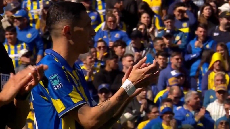 Aplausos en el Gigante para Leo Messi: Di María acompañó el homenaje dentro de la cancha.