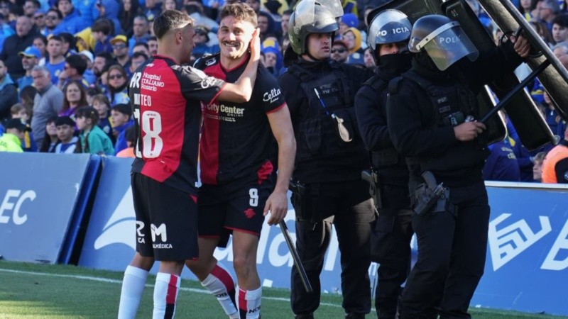 Cóccaro celebra el gol del empate en el clásico del domingo.