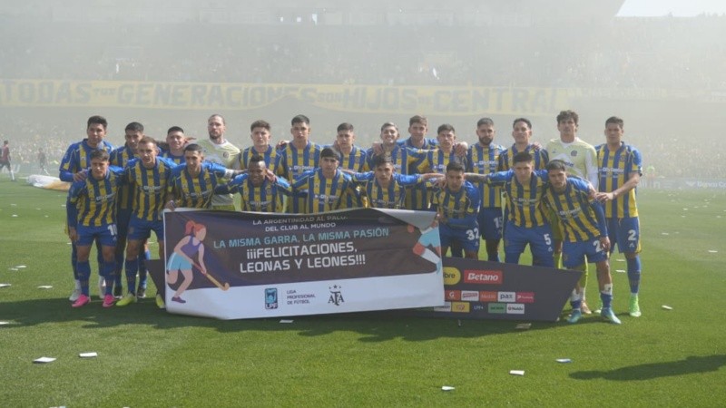 El equipo auriazul que disputó el clásico rosarino en Arroyito.