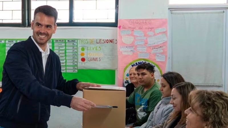 El candidato del gobernador Llaryora celebró en un distrito simbólico.