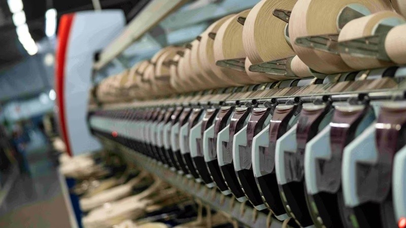 La actividad textil cayó casi 16% en junio y profundizó un deterioro por el que más de 500 establecimientos cerraron durante el último año.