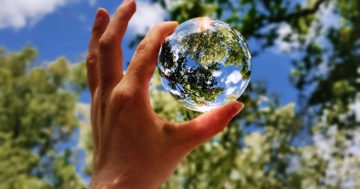 Eco manager supervisa residuos en un festival para reducir la huella de carbono