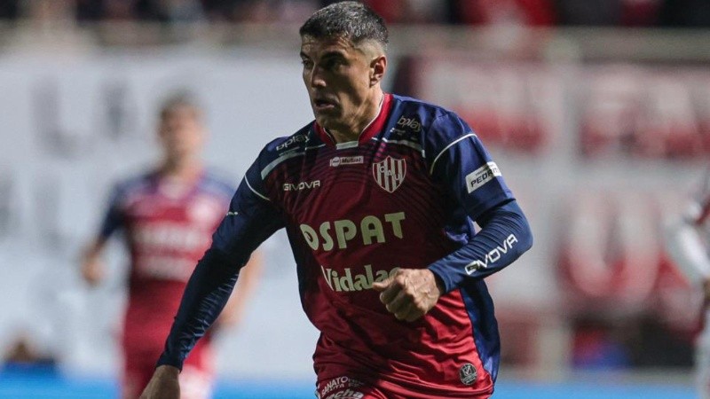 Instituto también terminó con diez jugadores, ya que en tiempo de descuento vio la tarjeta roja Matías Gallardo.