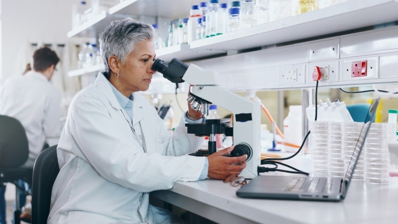 Los avances que comienzan en un laboratorio pueden tener consecuencias concretas en la vida cotidiana de quienes atraviesan algún tipo de cáncer.