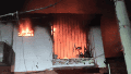La planta alta de la propiedad completamente tomada por el fuego.