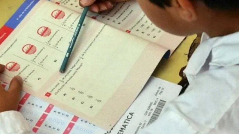 En Matemática, el 76% de los estudiantes argentinos no alcanzó el nivel mínimo de desempeño. Estos resultados empeoraron respecto de los obtenidos en 2022.