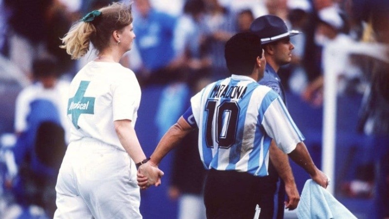 Diego y su caminata de la mano de la enfermera al doping en Estados Unidos 94, el final de una era en la selección&nbsp;