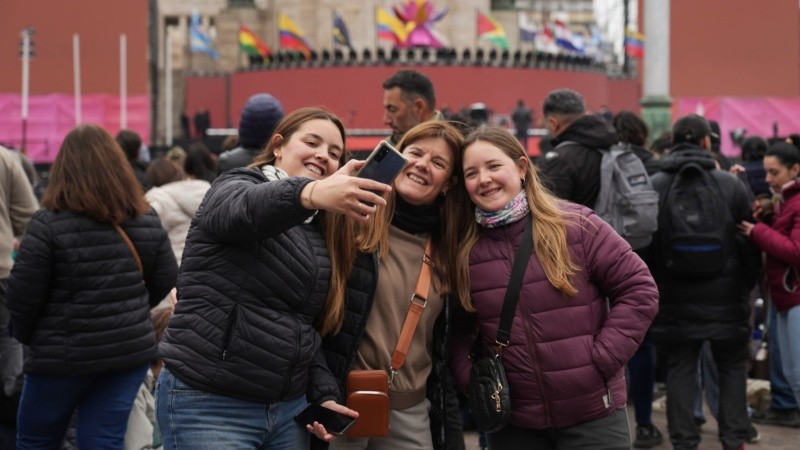 Una gran cantidad de personas se acercaron hasta el Monumento para disfrutar del show.