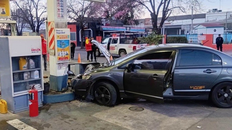 El auto arrancó el surtidor (Dia0).