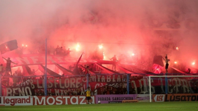 Los hinchas rojinegros en el estadio de Atlético Rafaela, este año en el duelo de Copa Argentina ante Acasusso.