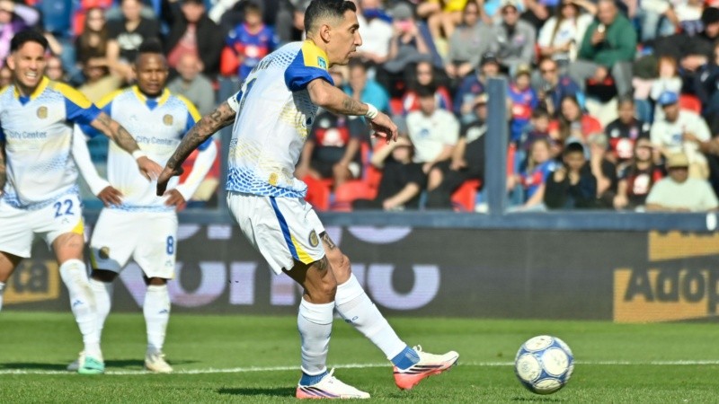 Di María canjeó el penal por gol y decretó la victoria canalla.