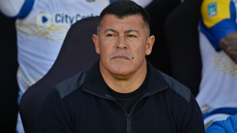 Almirón, pese a las críticas a su ciclo, se mostró fortalecido luego del triunfo ante Tigre.