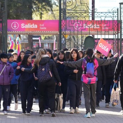 El ingreso de un contingente escolar al predio ferial del parque Independencia (Alan Monzón/Rosario3).